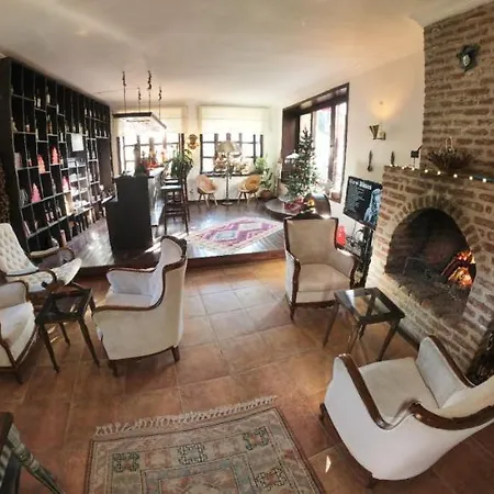 Moncheri Butik Hotel *