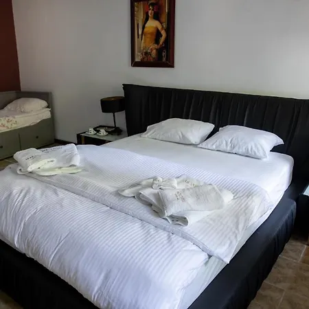 Hotel Moncheri Butik *